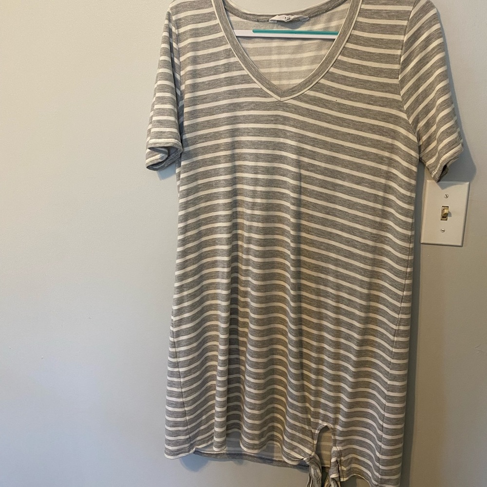 White ask gray T-Shirt dress